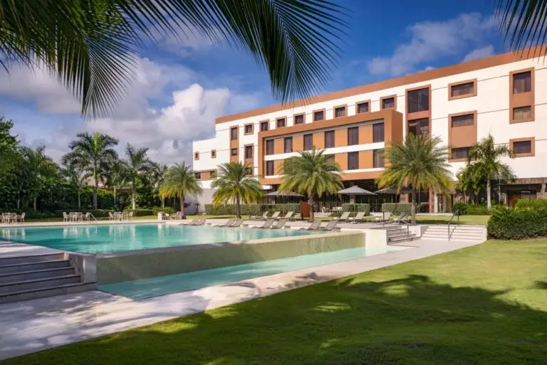 ar-pujac-outdoor-pool-25385-34813_Classic-Hor